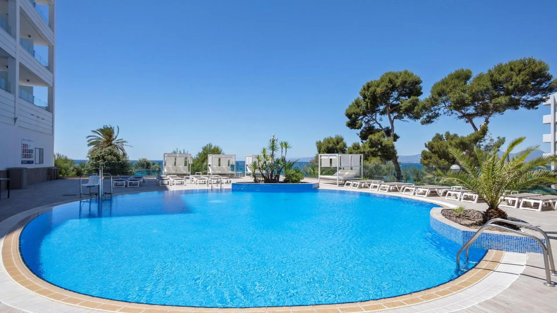 Hotel Best Punta Dorada location